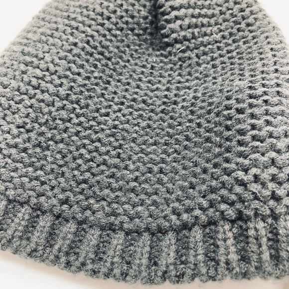 Kyi Kyi Canada Pom Pom Black Knit Beanie Hat - Picture 2 of 8